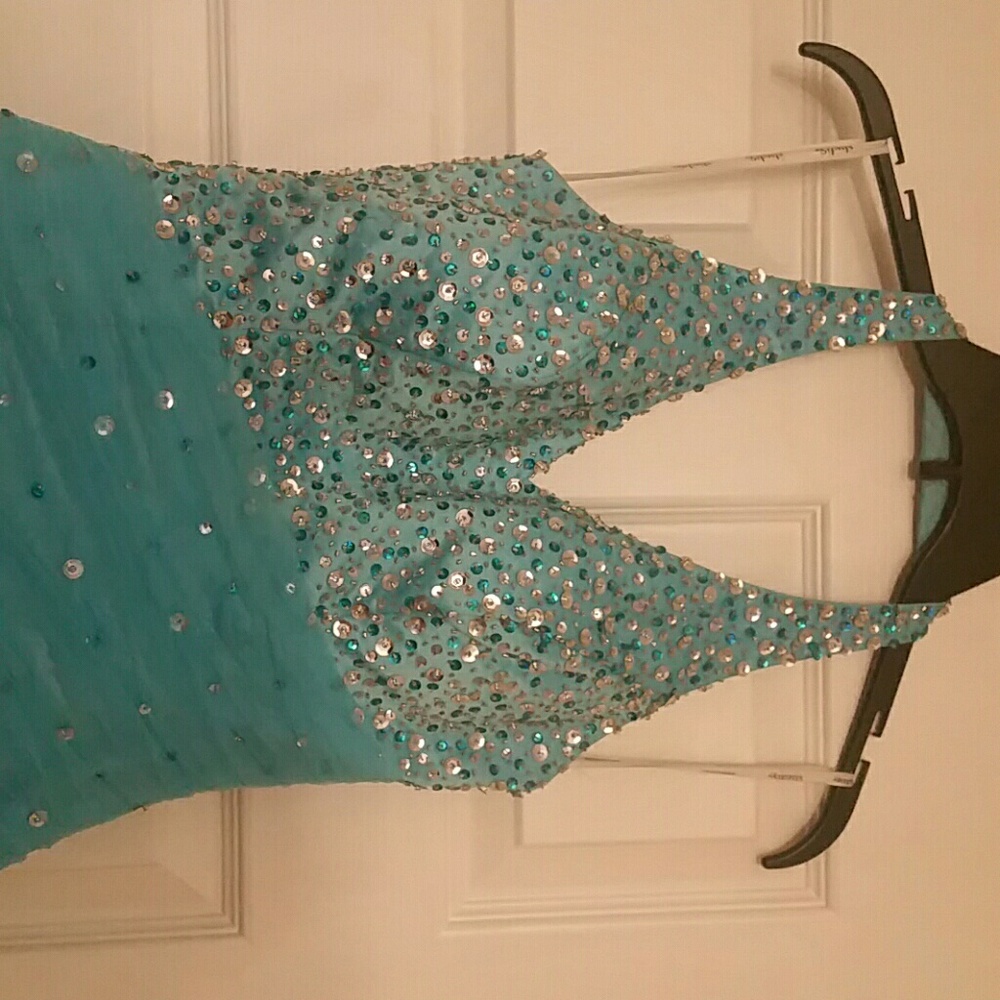 Dress - Picture 3 of 4