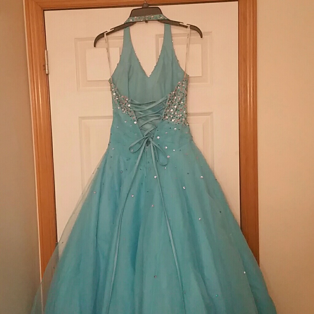 Dress - Picture 4 of 4