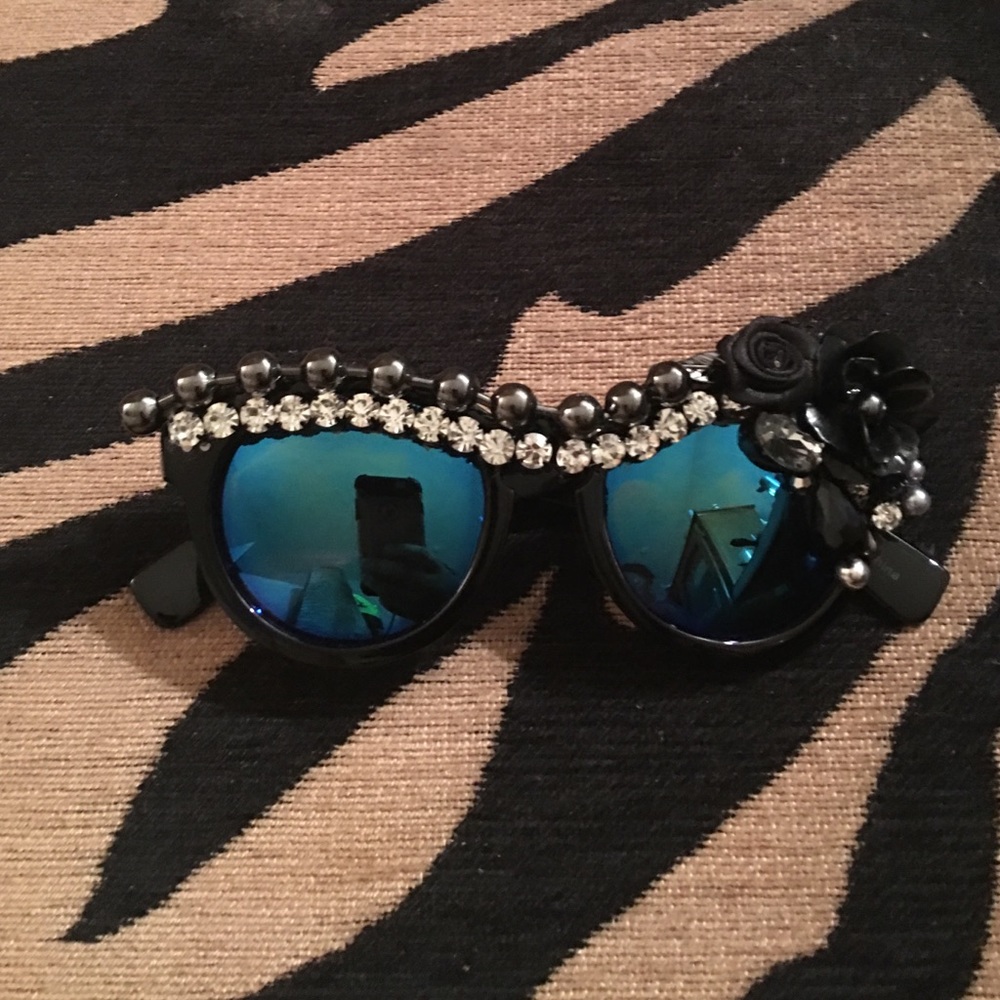Retro shades with a with flowers