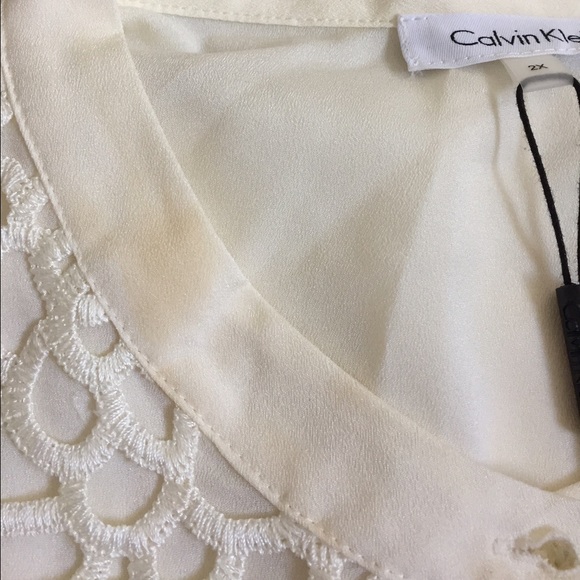 Calvin Klein button down embroidered cream top - Picture 4 of 4