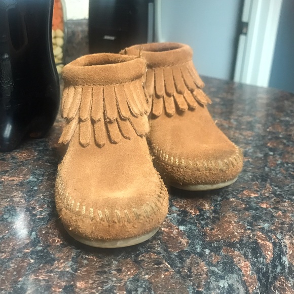 YOUTH Minnetonka Double Fringe Bootie - Picture 1 of 4