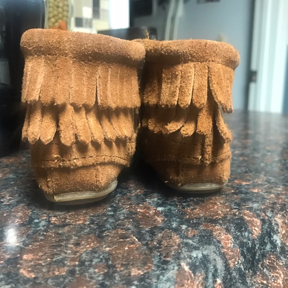 YOUTH Minnetonka Double Fringe Bootie - Picture 3 of 4