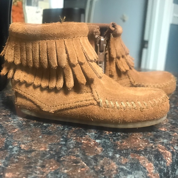 YOUTH Minnetonka Double Fringe Bootie - Picture 4 of 4