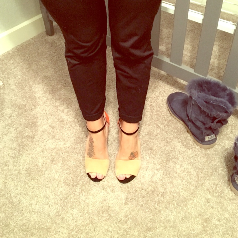 Very Cute Orange & Tan heels