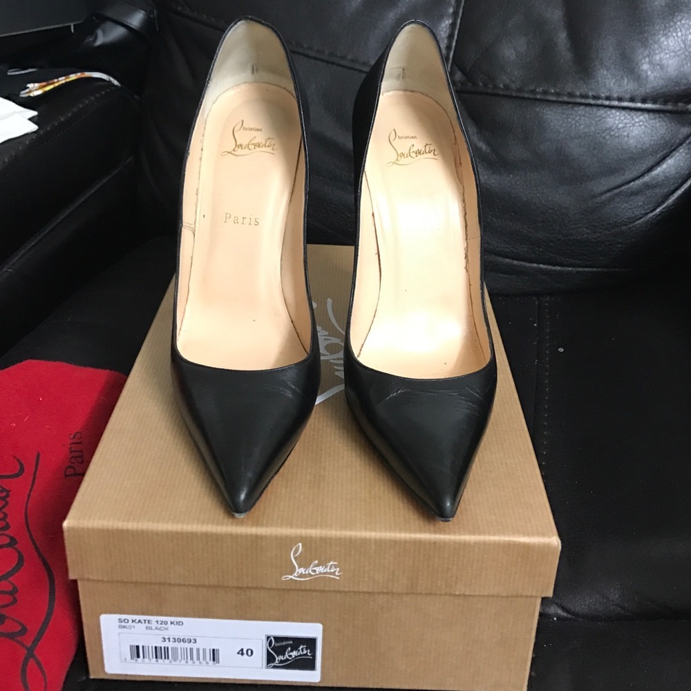So Kate 120 in black kid leather. Size 40.