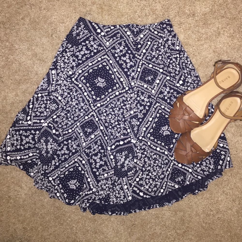 Super moveable and breathable knee length skirt