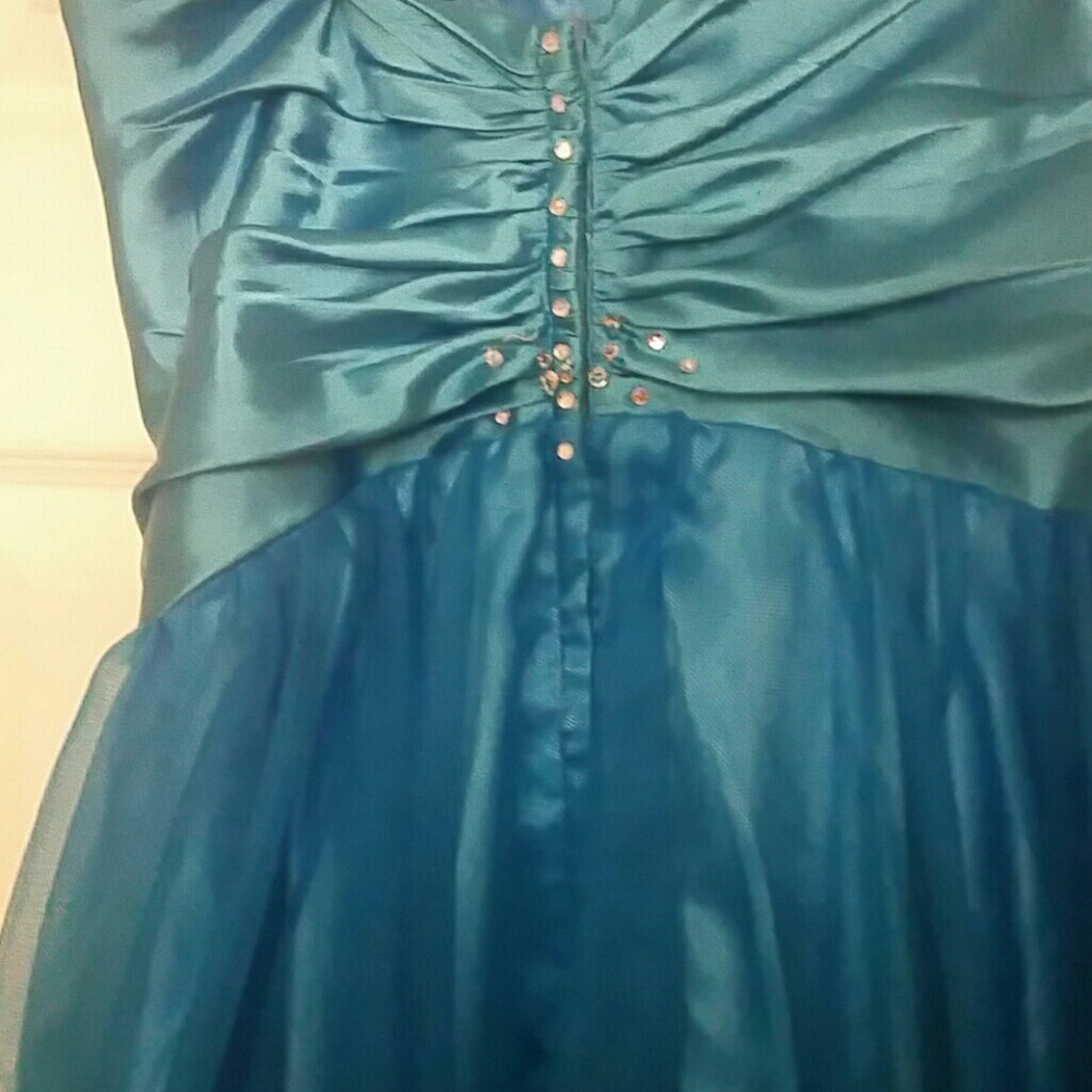Dress - Picture 3 of 3