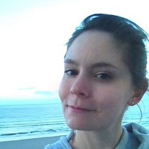 Meet your Posher, Andrea - Picture 1 of 1