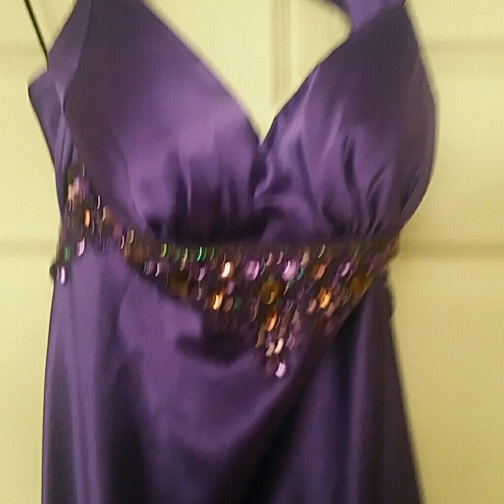 Dress - Picture 2 of 4