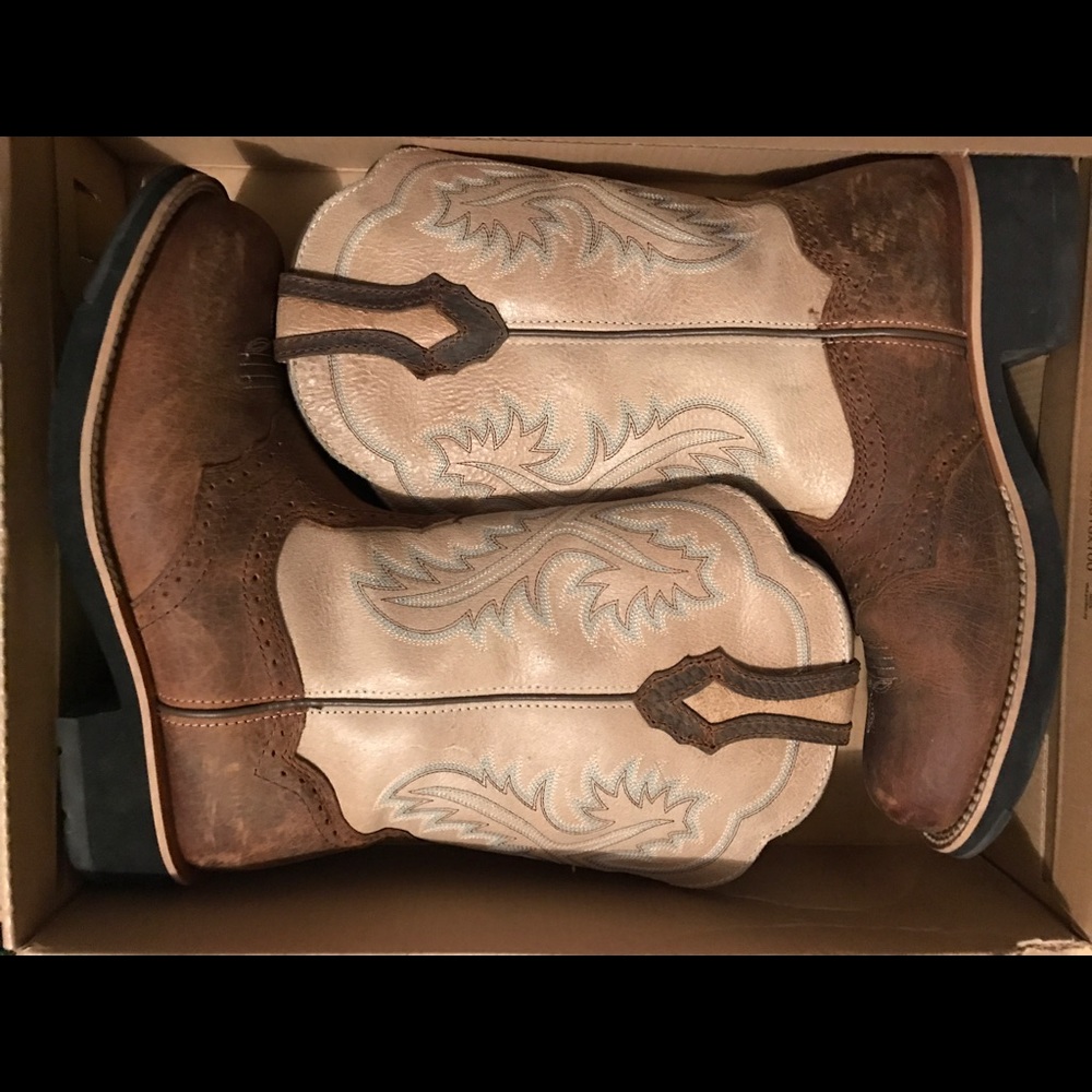 🔒SOLD🔒ARIAT Women's Fatbaby boots