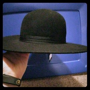 Round fedora