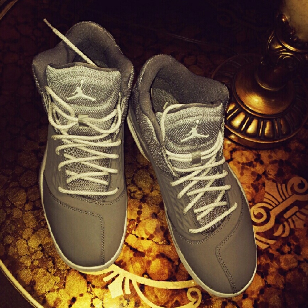 Jordans Gray size 9.5 mens