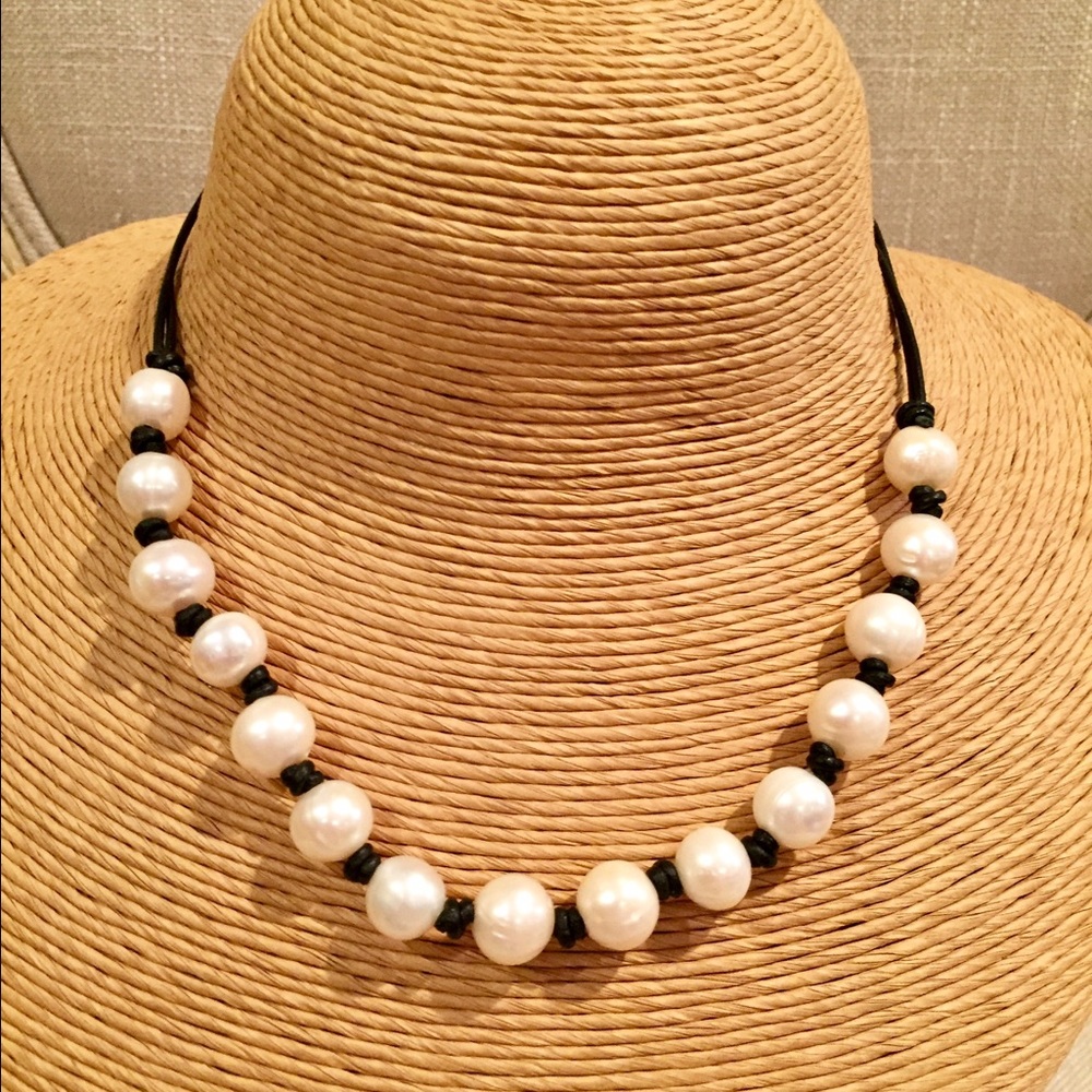 🖤Leather & pearls🖤