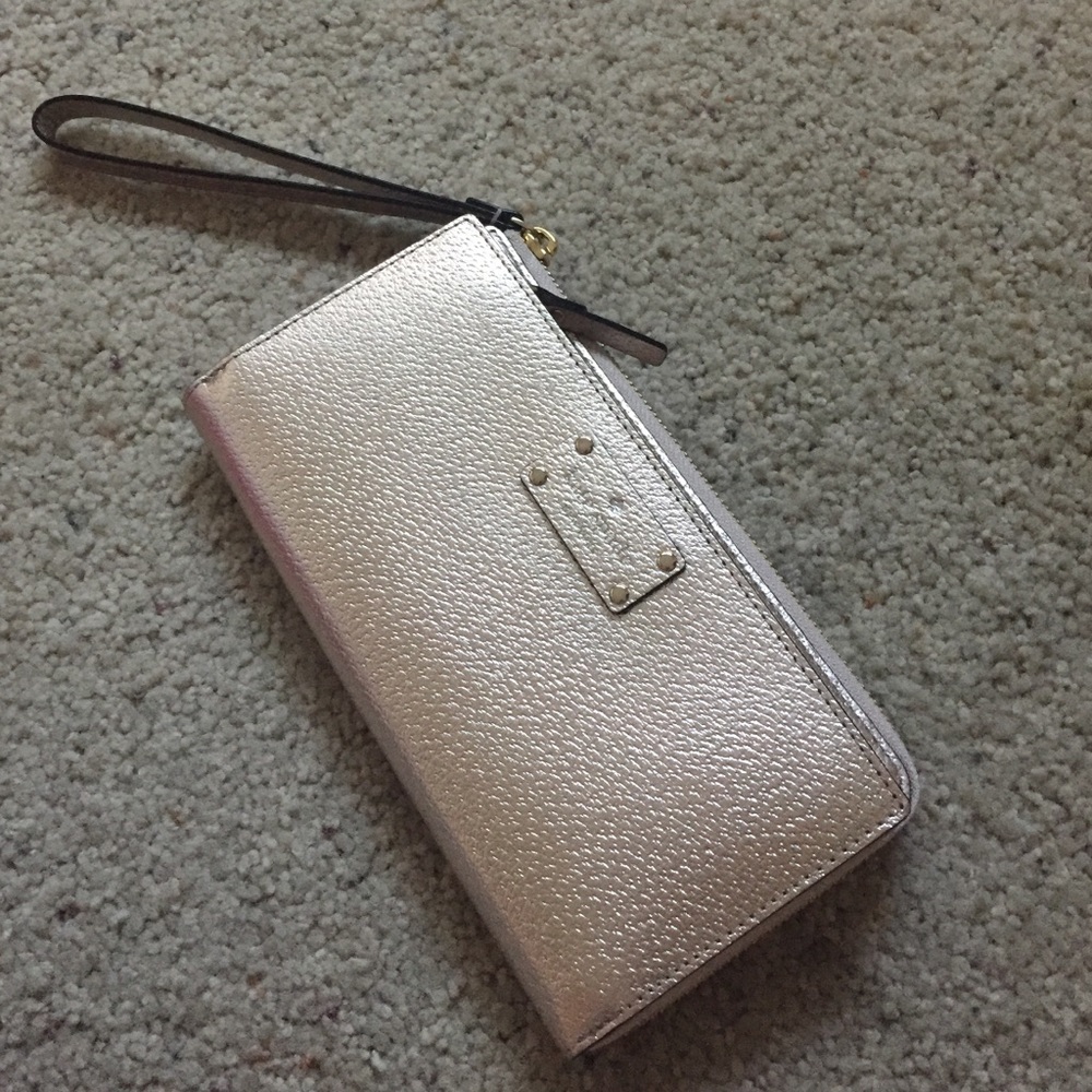 NWT Kate Spade tech friendly wristlet