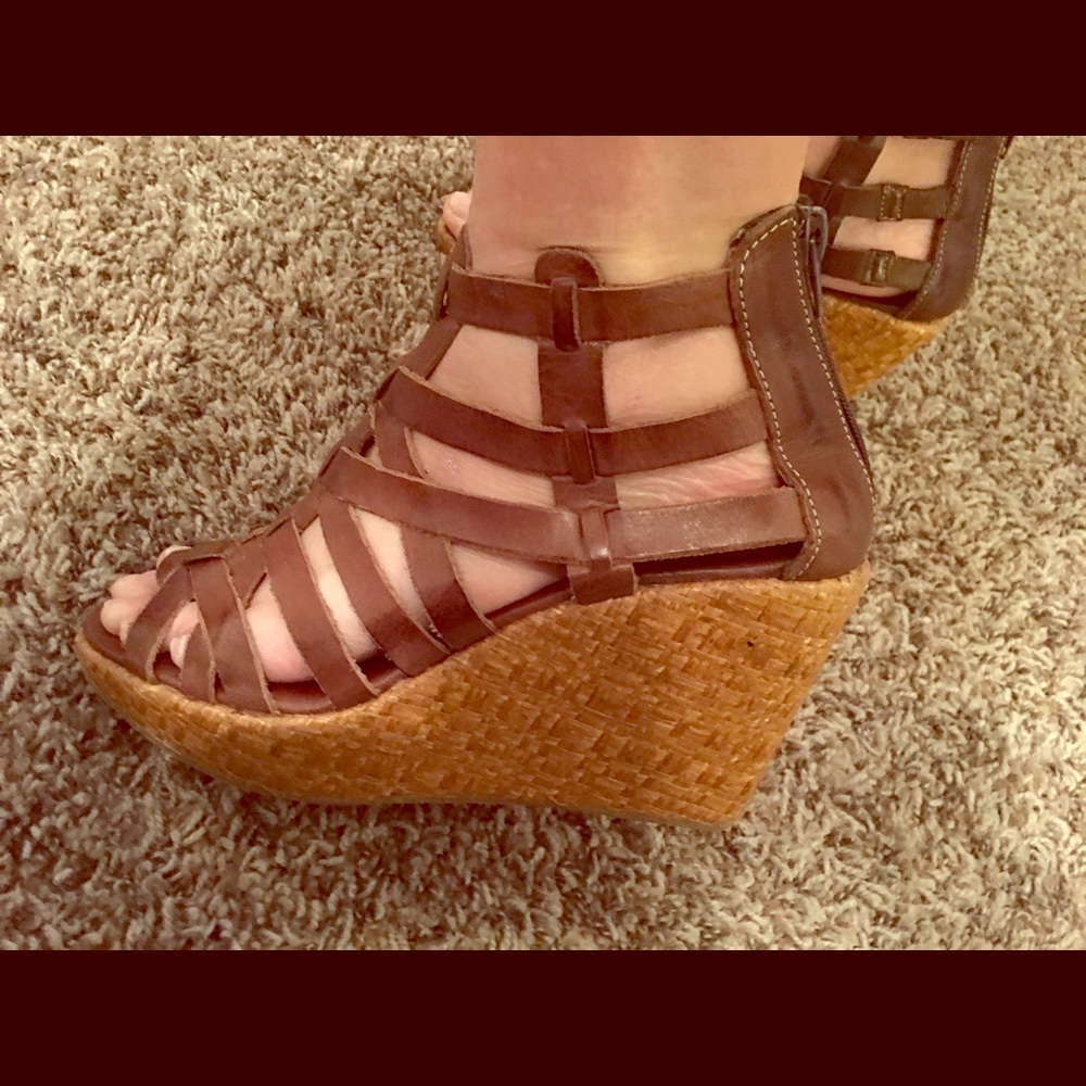 BeauTIfUL BedStu brown leather Wedges