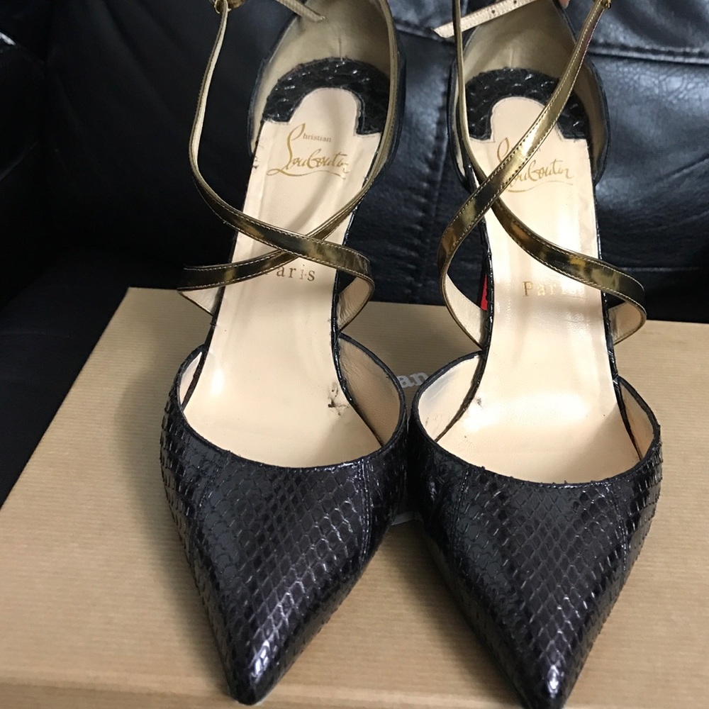 💥Price drop💥Christian Louboutin Suede and Python