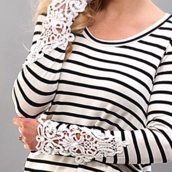 🔴 SALE Crochet Ivory Lace Stripe Top - Picture 2 of 2