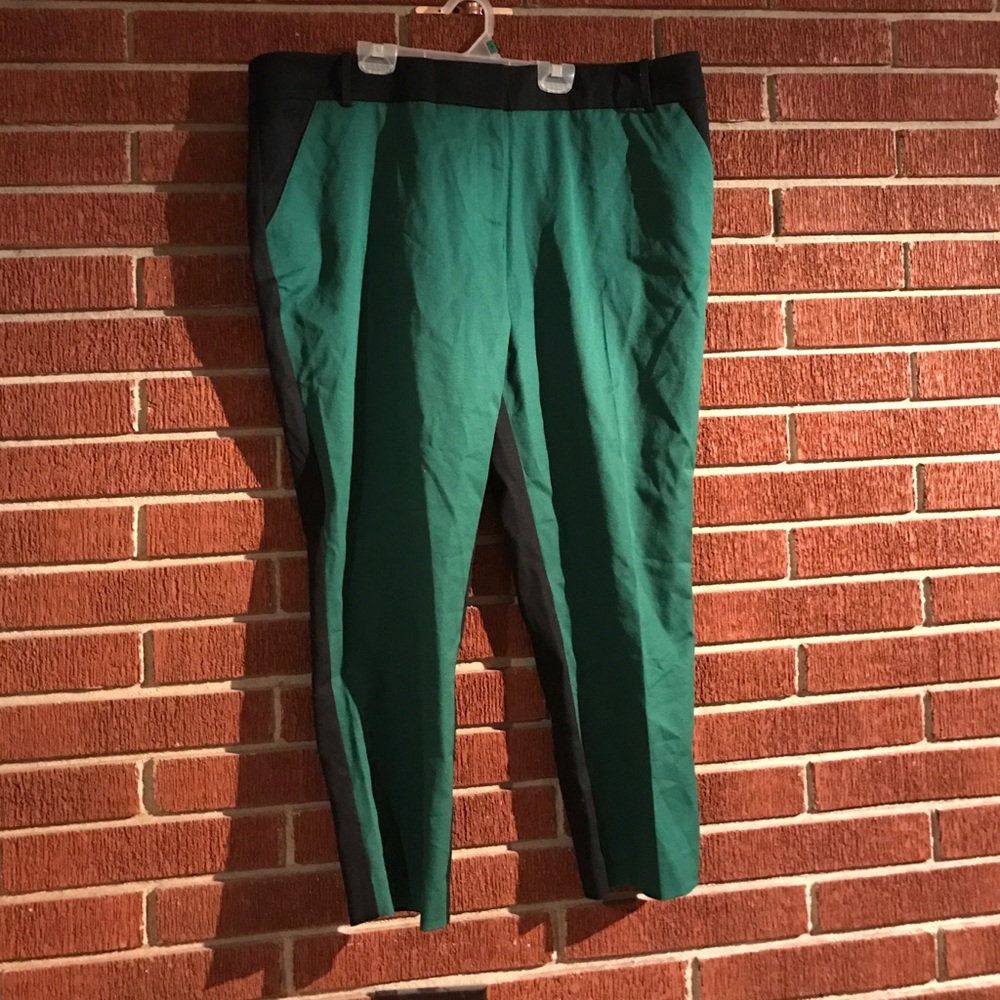 Ava & viv green and black capris size 20