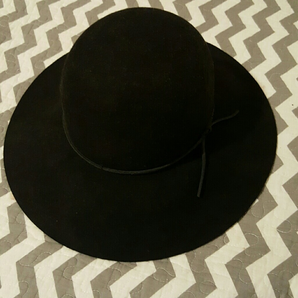 Saks fifth hat