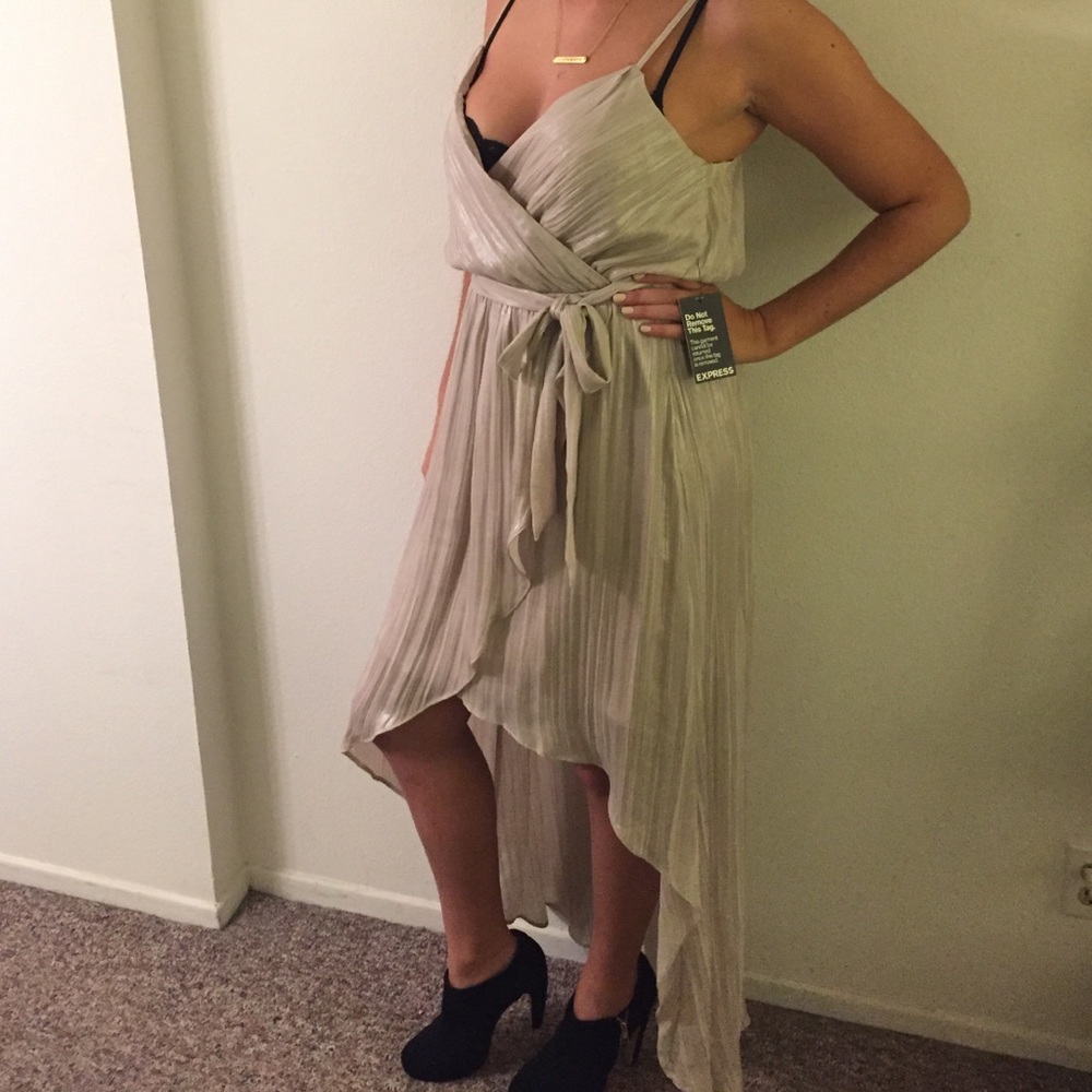 Perfect date dress for Vday! Express