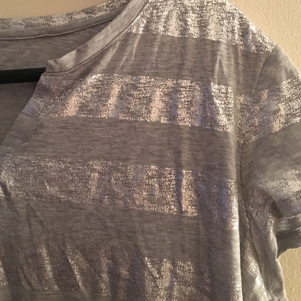 ‼️last chance ‼️ Metallic tshirt - Picture 3 of 3