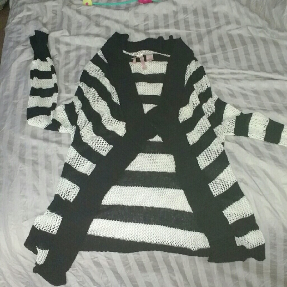 Cardigan black and white