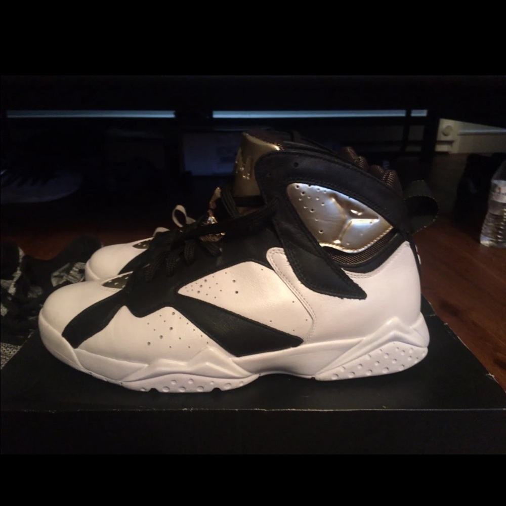 Retro 7 Champagne