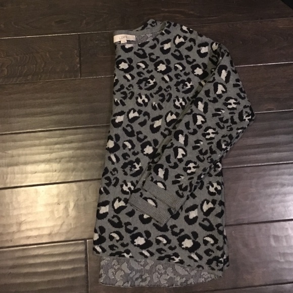 LOFT Gray Leopard Sweater - Picture 2 of 4