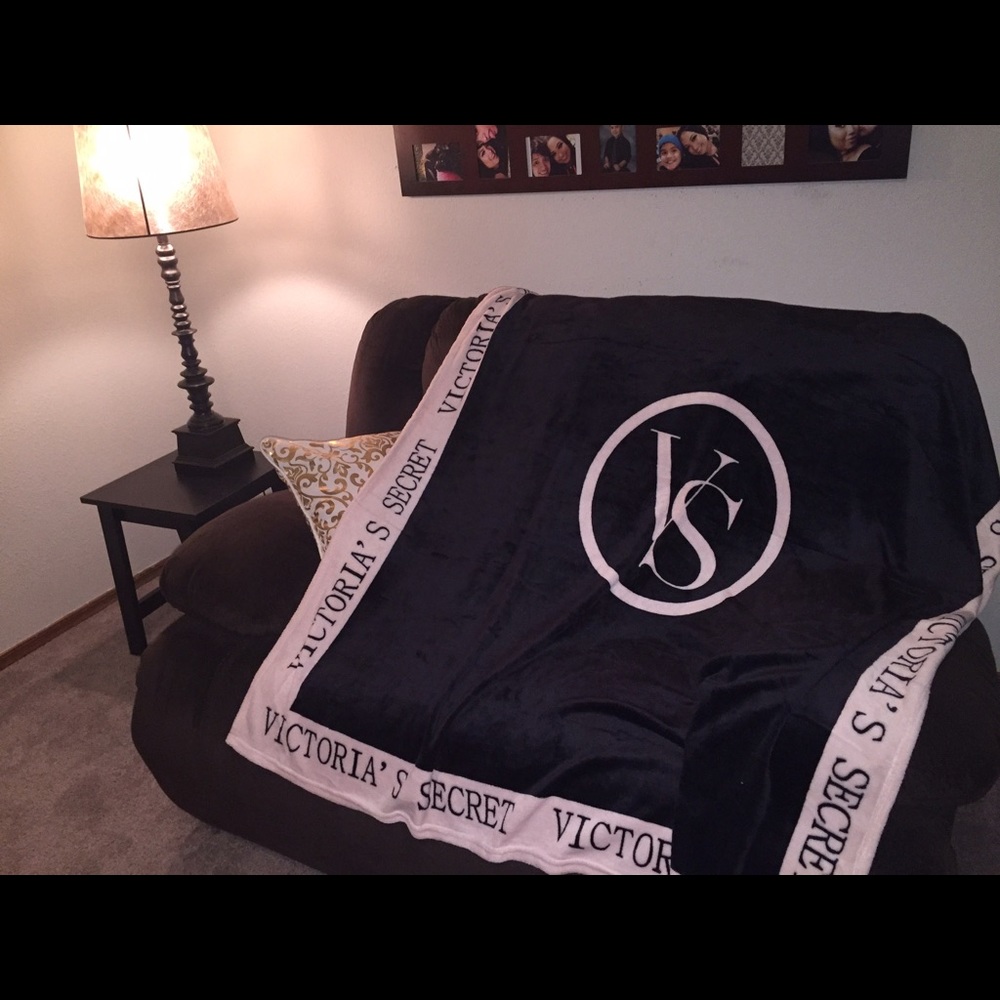 VS PINK blanket