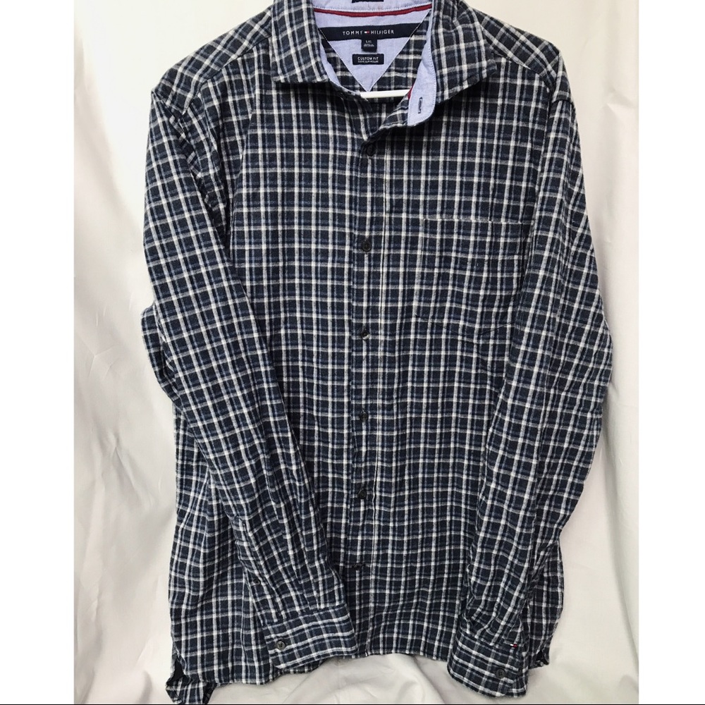 Tommy Hilfiger Custom Fit Buttondown - Picture 2 of 6