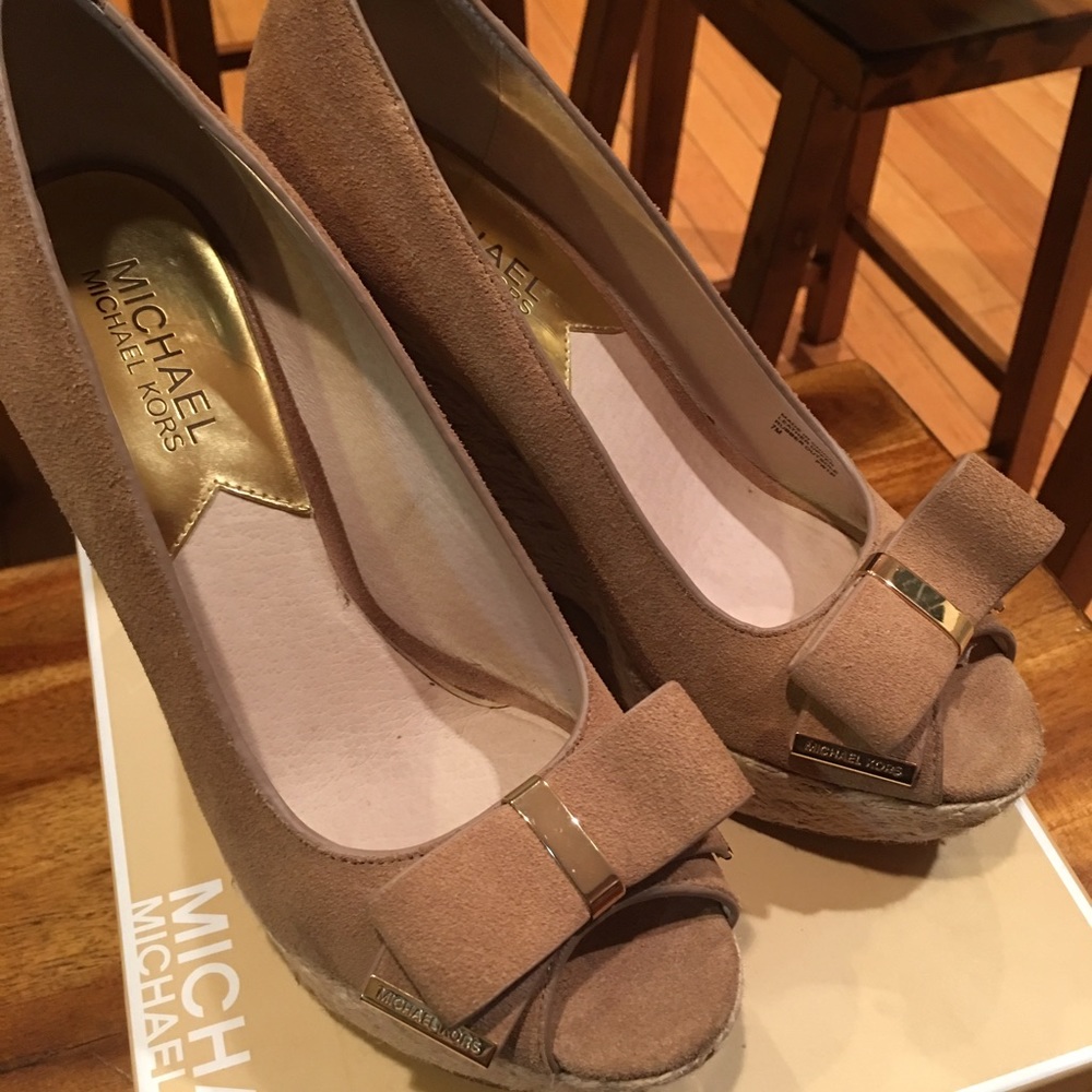 Size 7 MICHAEL KORS PLATFORMS