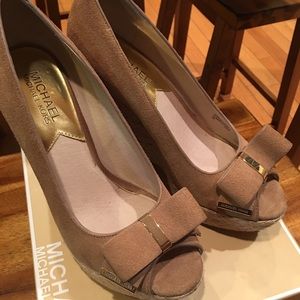 Size 7 MICHAEL KORS PLATFORMS
