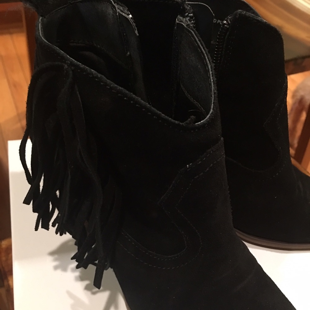 SIZE 7.5 BLACK BOOTIES