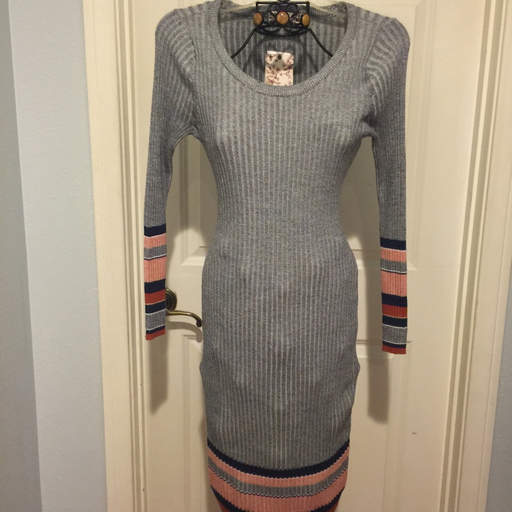 NEW gray w/ striped accents on sleeves & hem☕️
