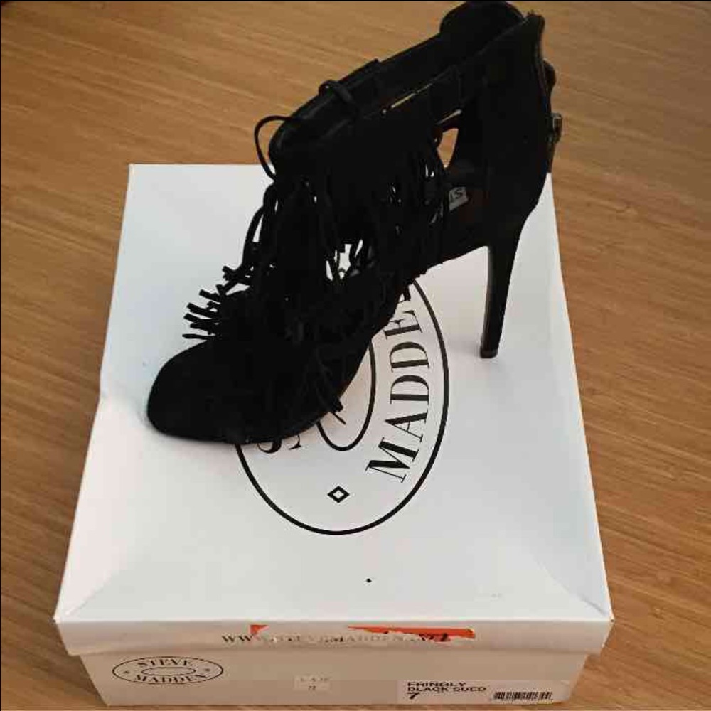 🌼STEVE MADDEN FRINGE SUEDE HEELS🌼