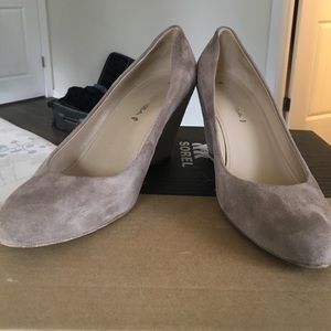 Via Spiga nude, suede wedges