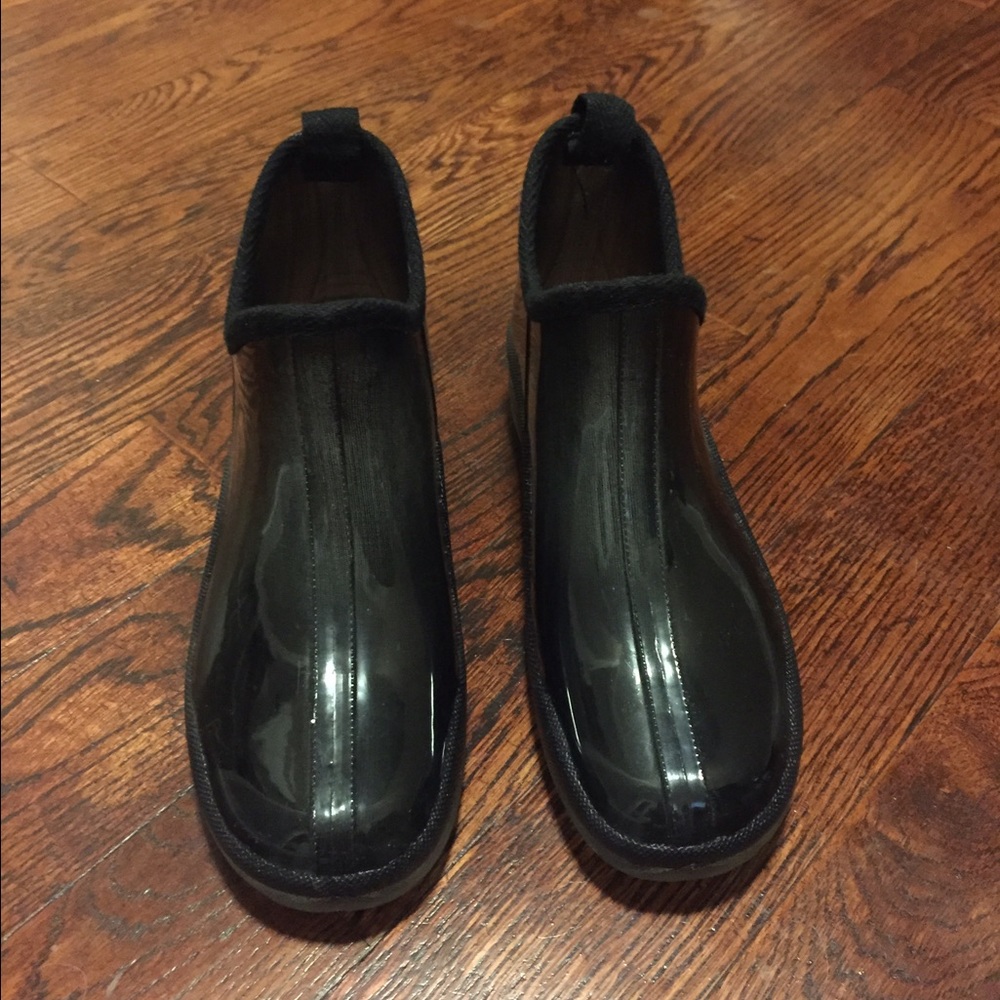 ❤SOLD❤ NWOT Black Rain Ankle Boots