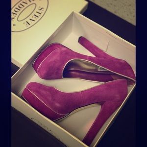 Steve Madden purple suede pumps