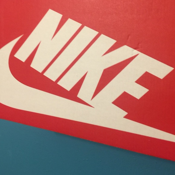 Nike running shoe - Picture 1 of 4