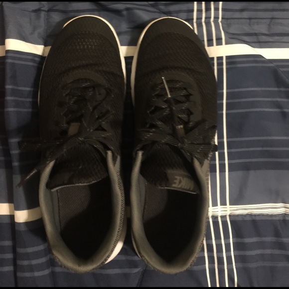 Nike running shoe - Picture 2 of 4