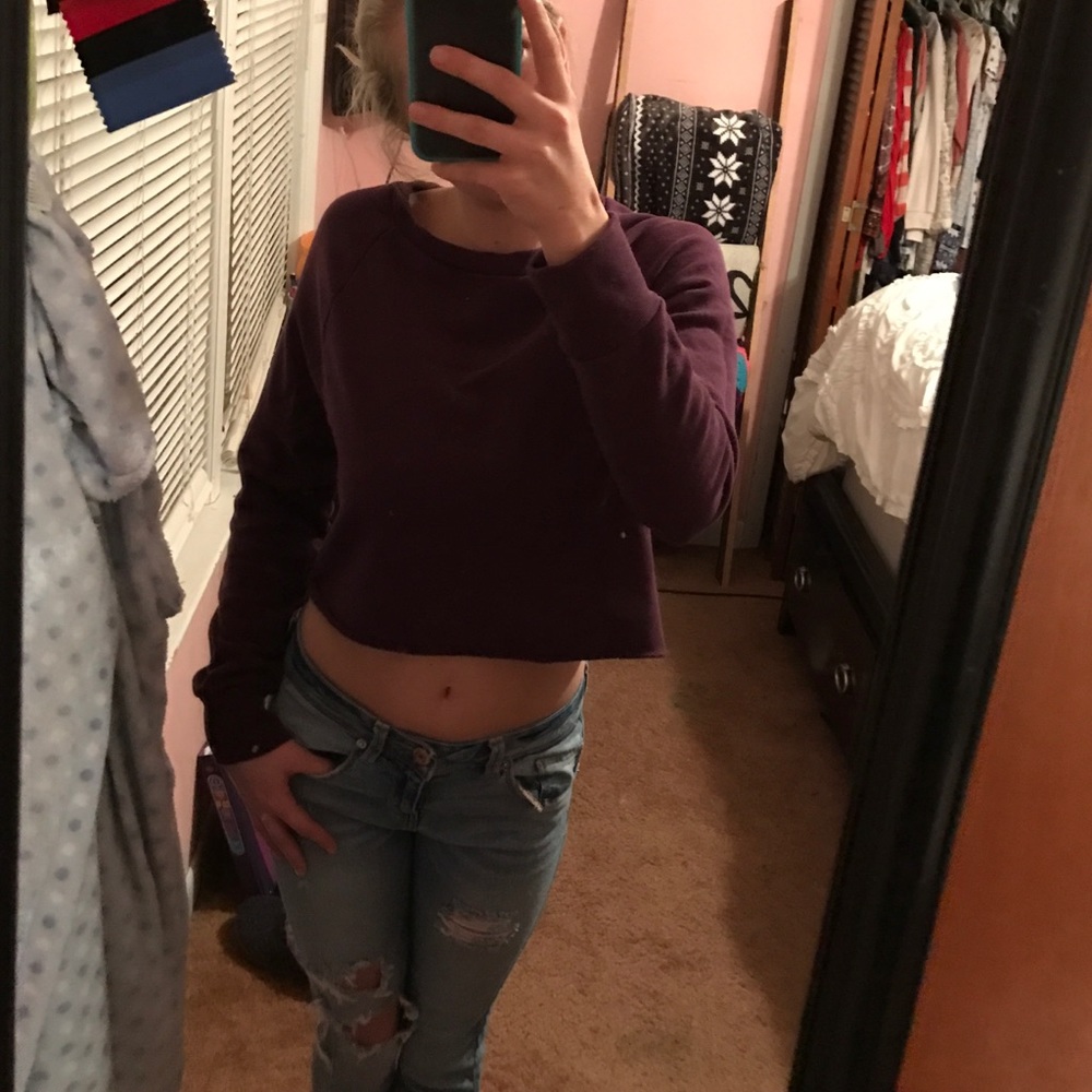 Purple crop stop sweater