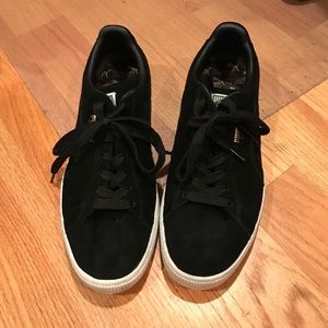 Black puma suede shoes size US 10