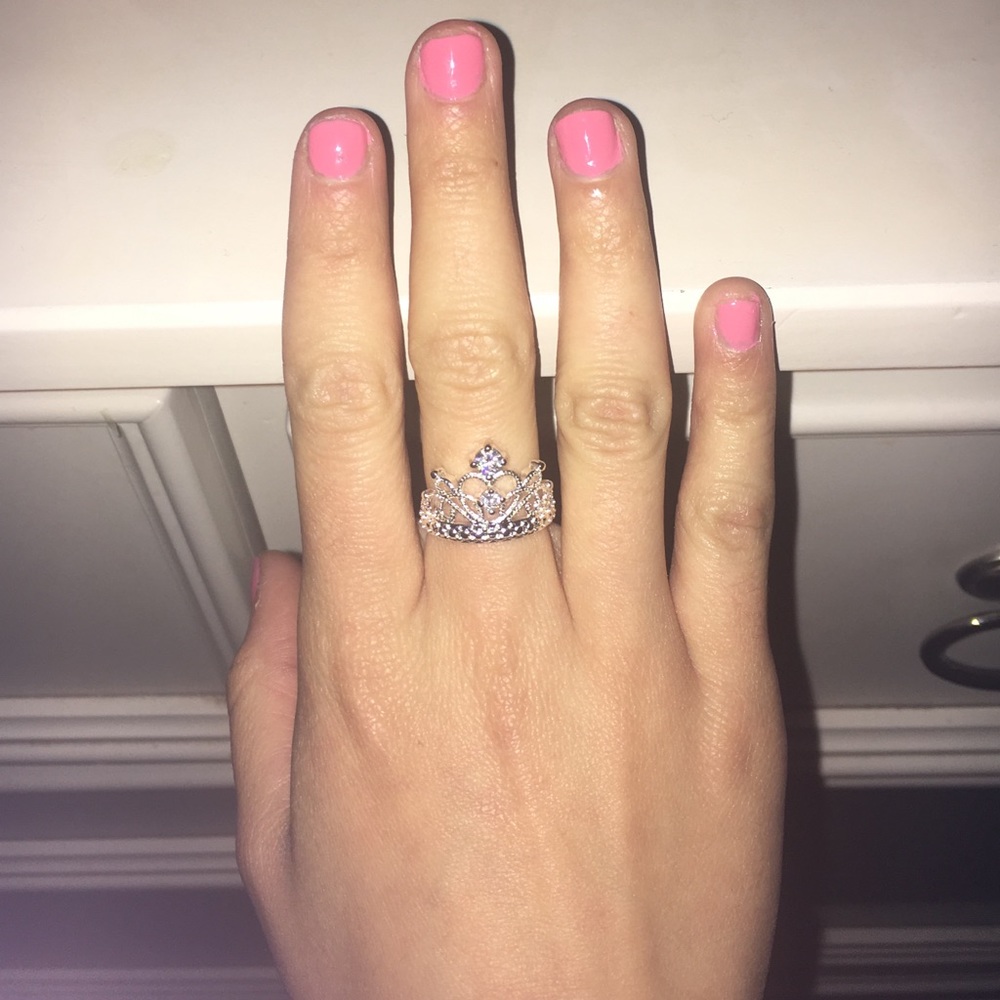 Tiara ring ! Size 7