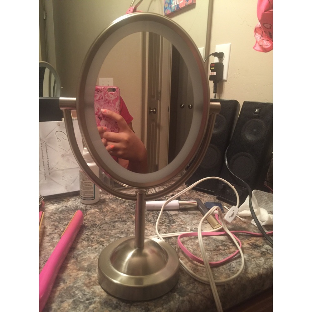 Conair double sided mirror (FREE GIFT W/ PURCHASE)