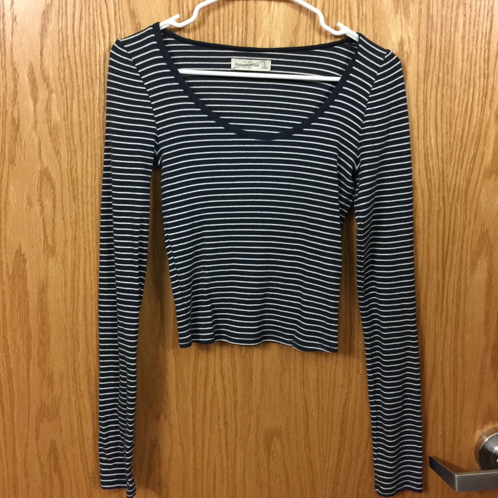 Long sleeve striped crop top