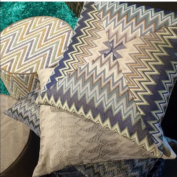 Meet your Posher, Lara - Picture 1 of 1