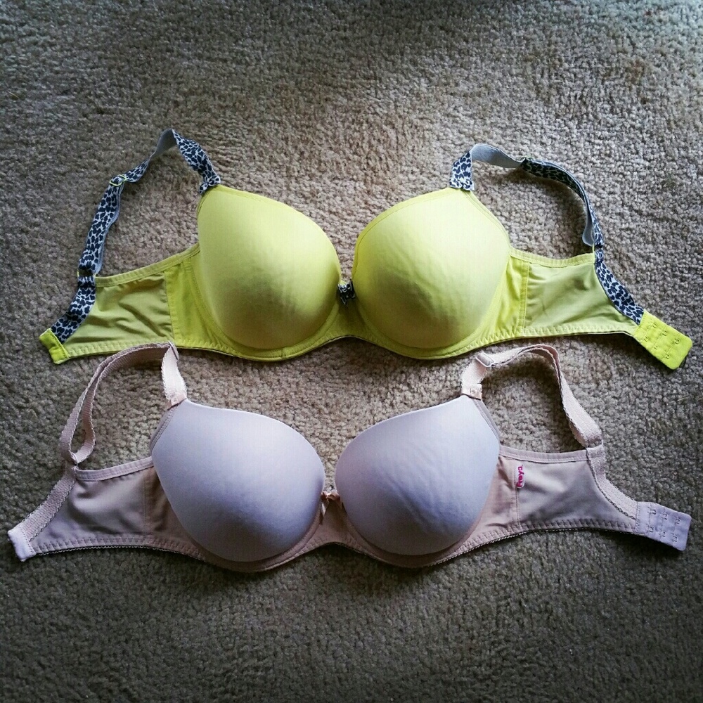Pair of used 30G Freya molded plunge bra