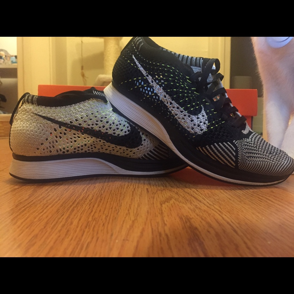 Flyknit Racers Women's 5! Black/Volt/White