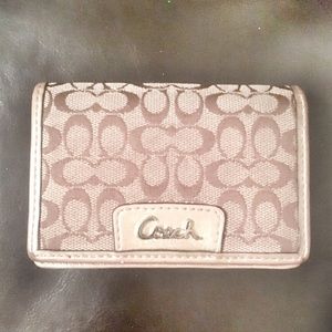 Women's Coach Logo Wallet (authentic)