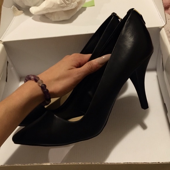 Also Classic Pump Heels - Picture 1 of 4